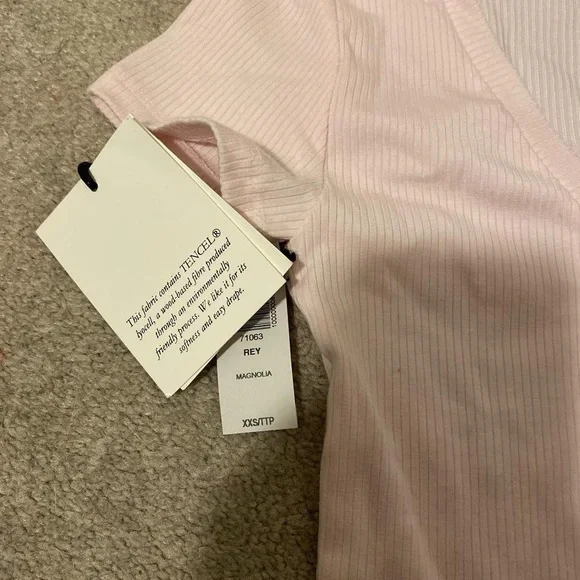 Sunday Best Rey Tee - Picture 5 of 5